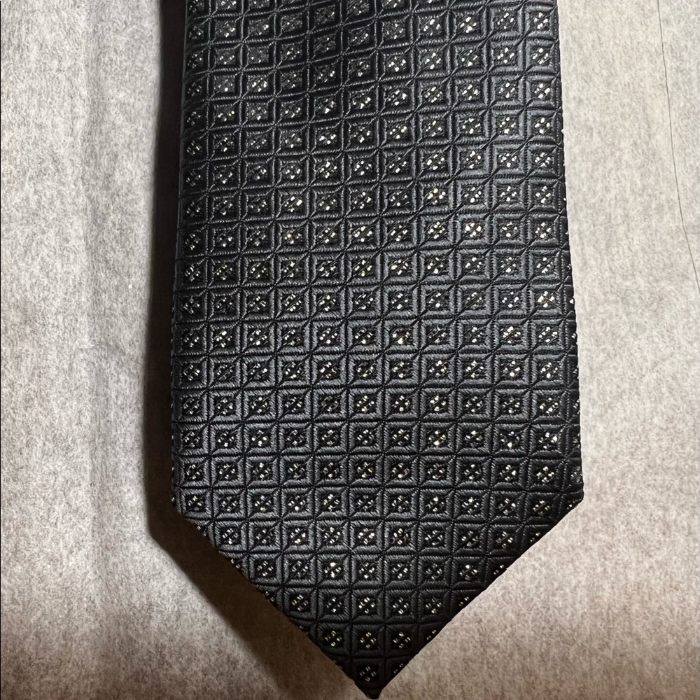 GUESS Skinny Tie NWOT- Charcoal Gray with Small Silver Pattern
